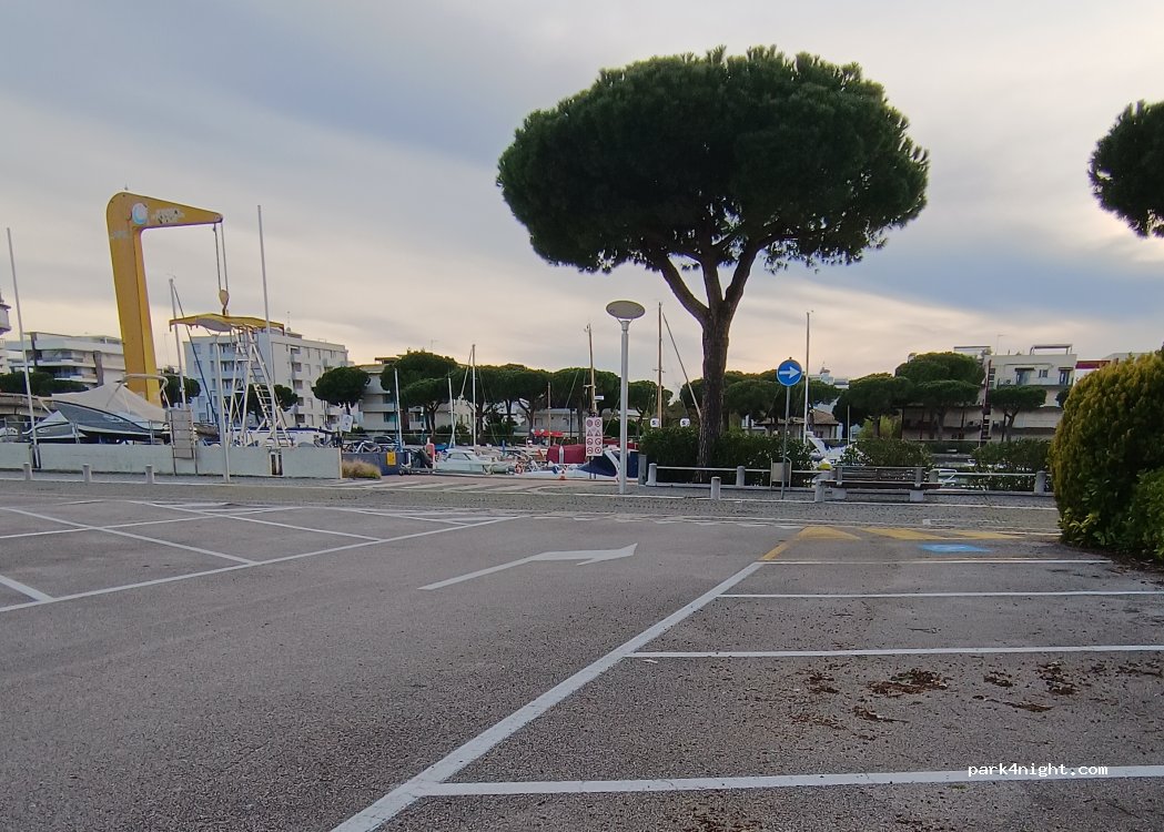 (33054) Lignano Sabbiadoro - Viale Italia — foto