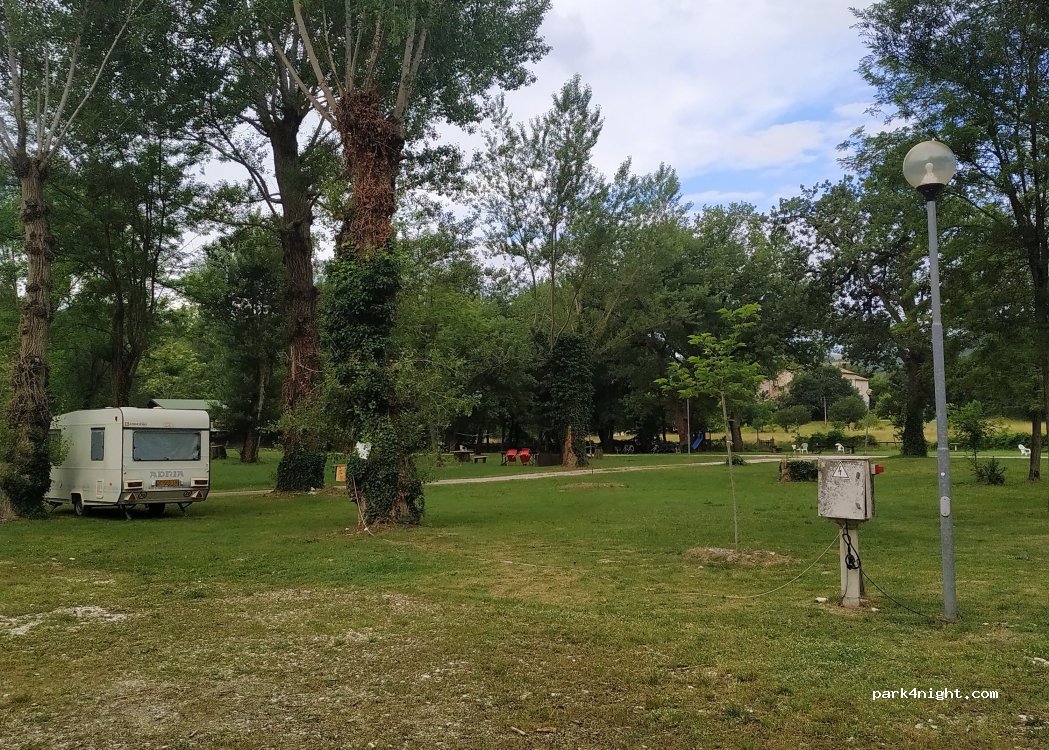 Area Sosta Abbazia Furlo — foto