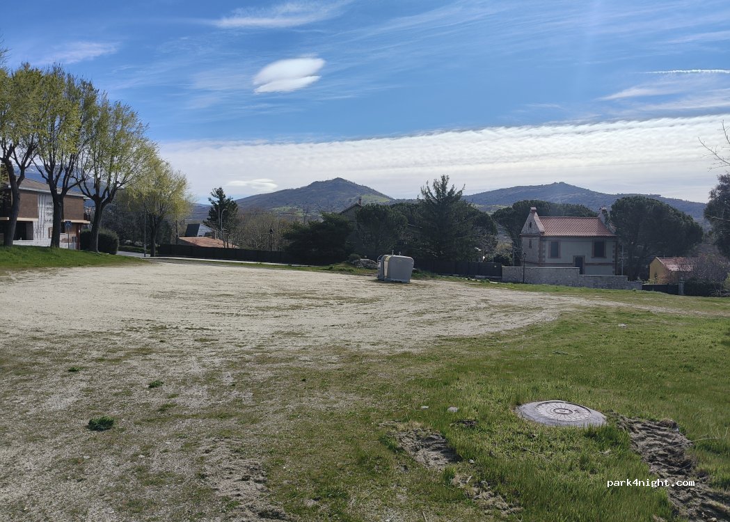 (28460) Los Molinos - Calle de la Encinia — foto 2