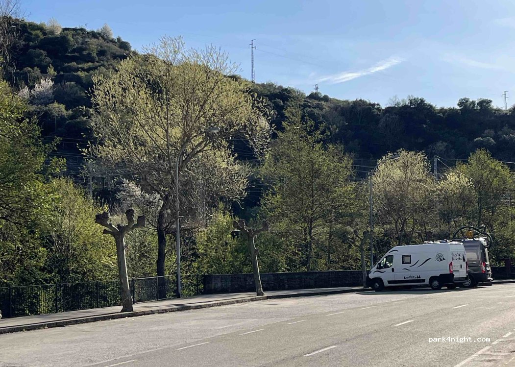 (24370) Torre del Bierzo - Avenida Santa Barbara — foto 2