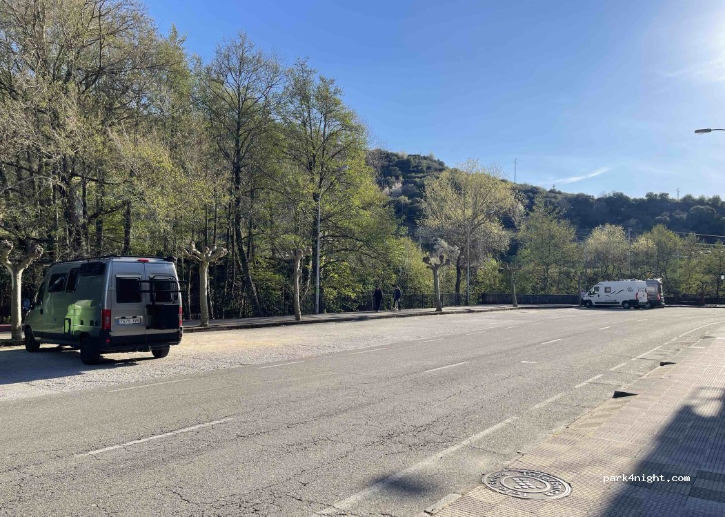(24370) Torre del Bierzo - Avenida Santa Barbara — foto 3