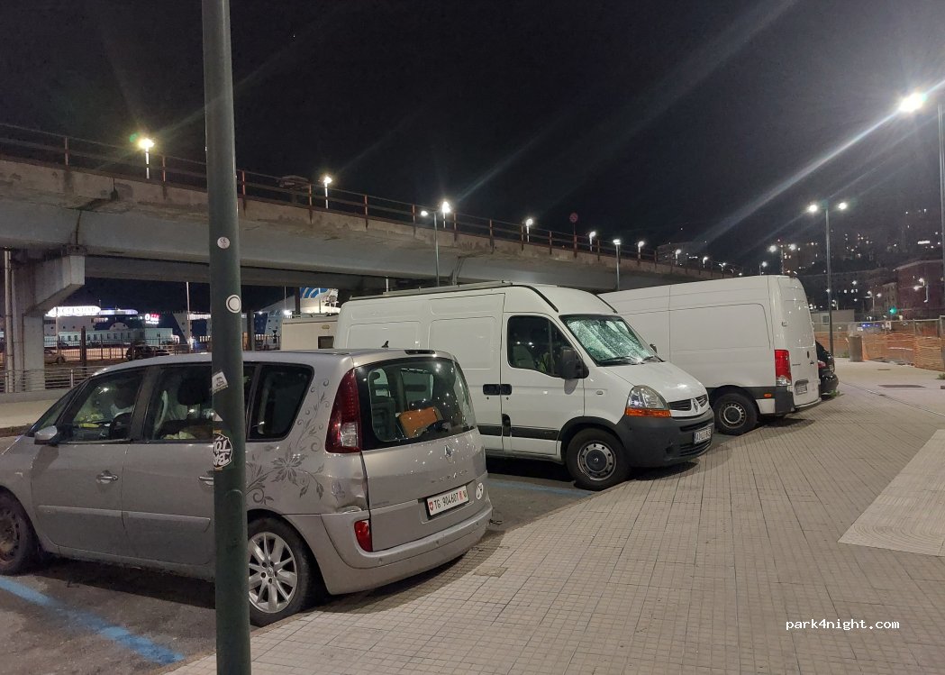 (16126) Genoa - Via Adua — foto