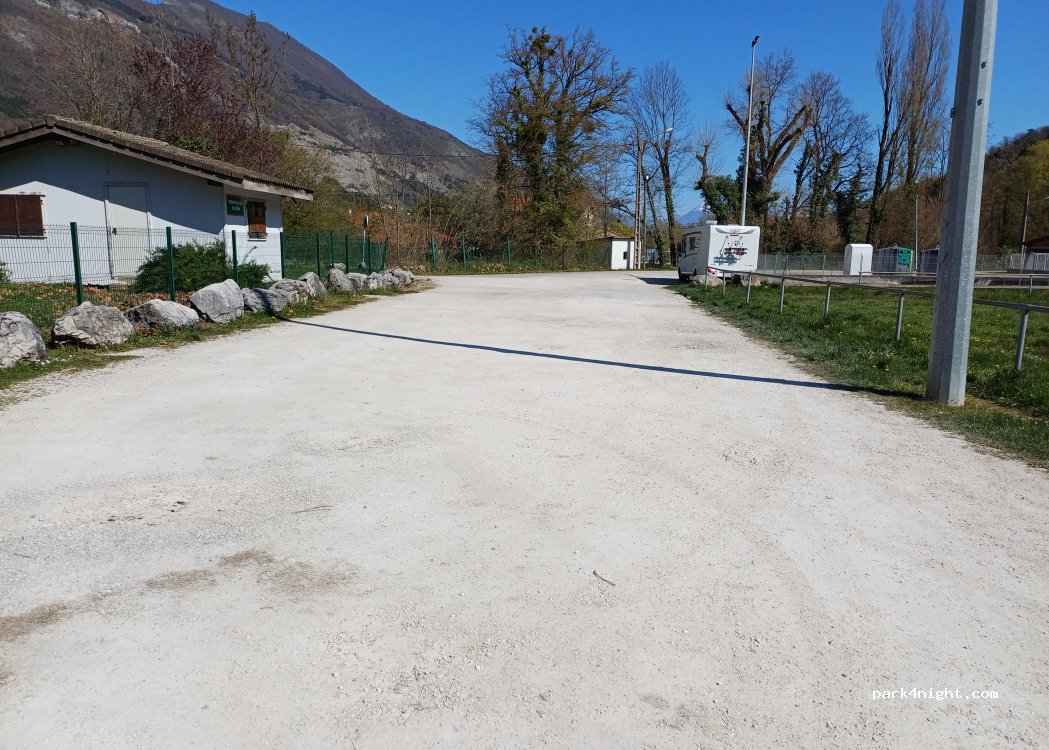 (38450) Le Gua - Rue du Bruyant — foto 2