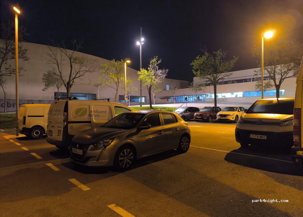 (08940) Cornellà de Llobregat - Avinguda del Baix Llobregat — foto 4
