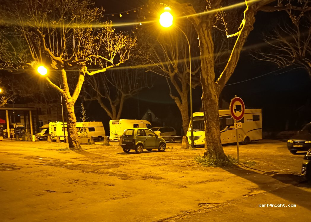 (24480) Le Buisson-de-Cadouin - Place du Général de Gaulle — foto