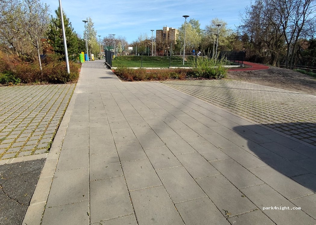 (1221) Budapest - Ady Endre út — foto 3