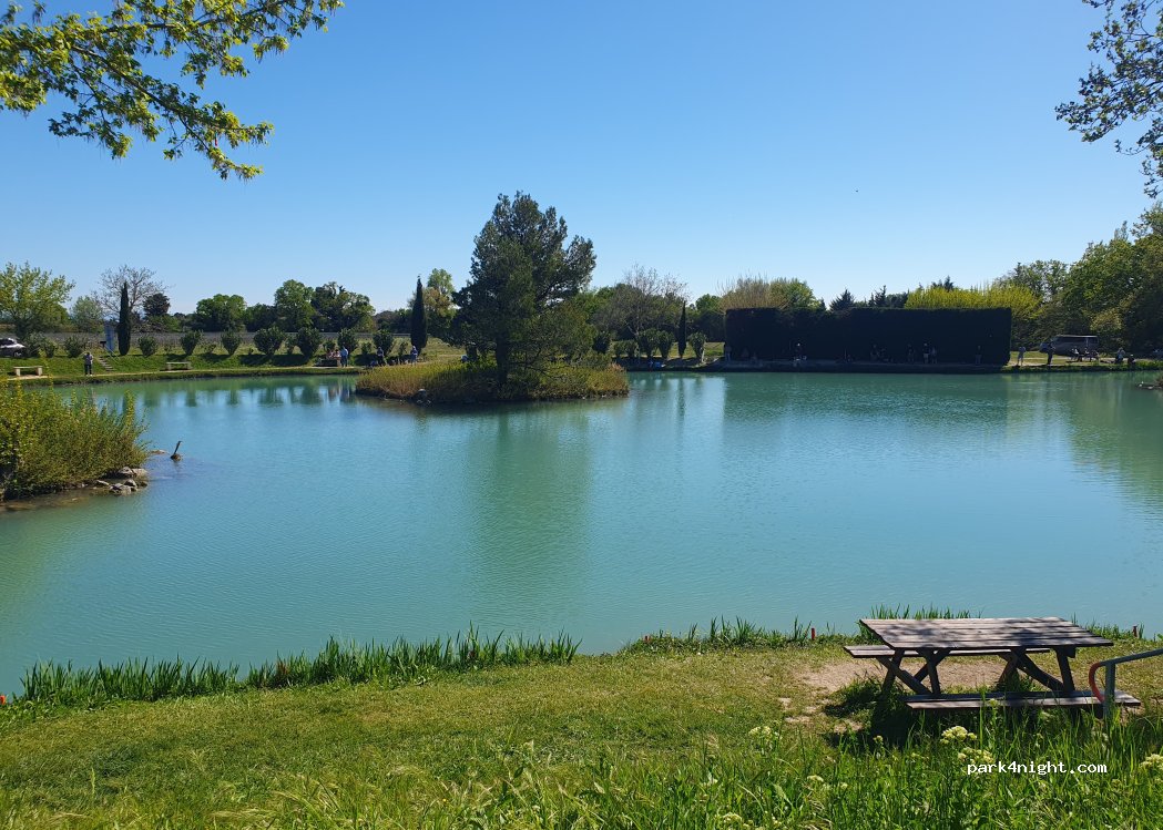 (84850) Camaret-sur-Aigues - C 1 — foto
