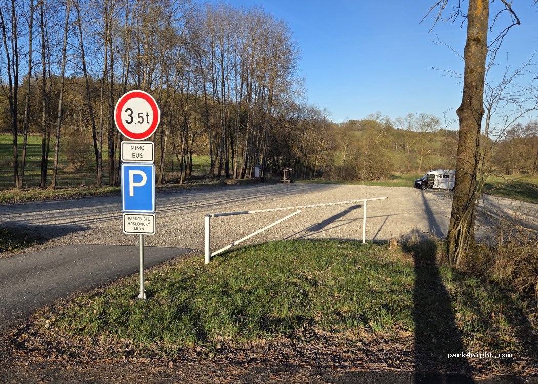 (38719) Hoslovice - Unnamed road — foto