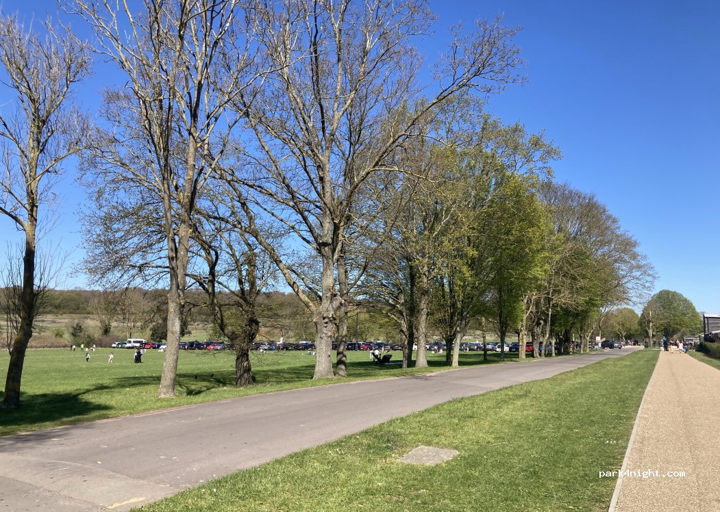 (IG7 4QW) London Borough of Redbridge - Fox Burrow Road — foto