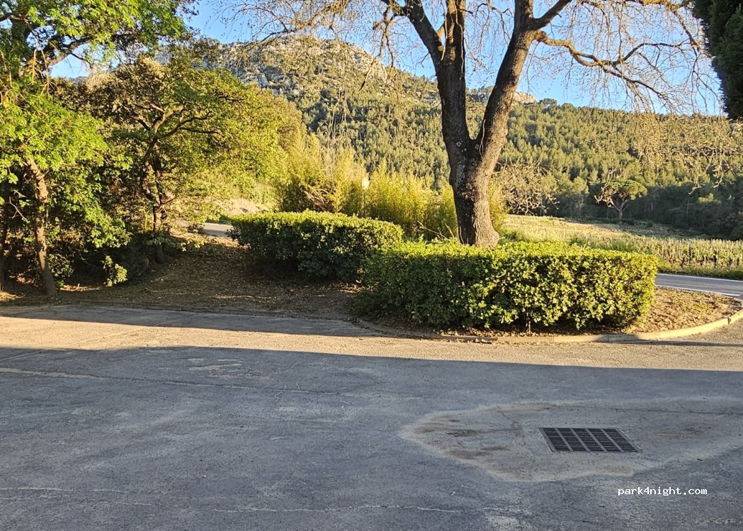 () Le Beausset - Chemin du Val d'Arenc — foto