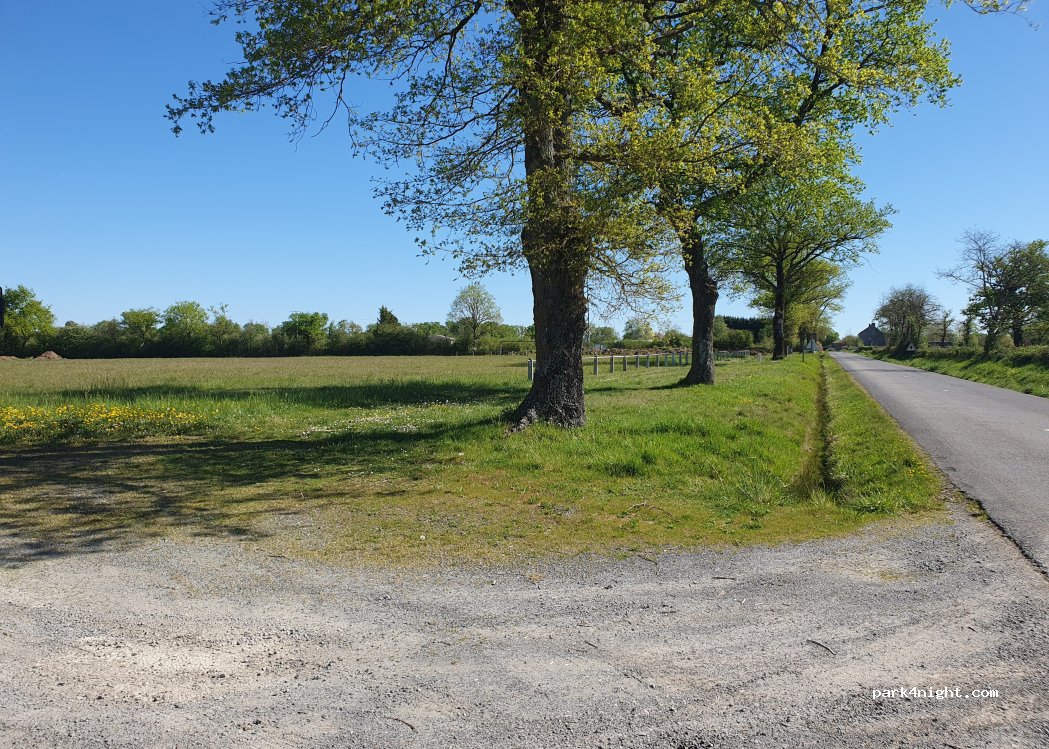 (86390) Lathus-Saint-Rémy - D 10 — foto