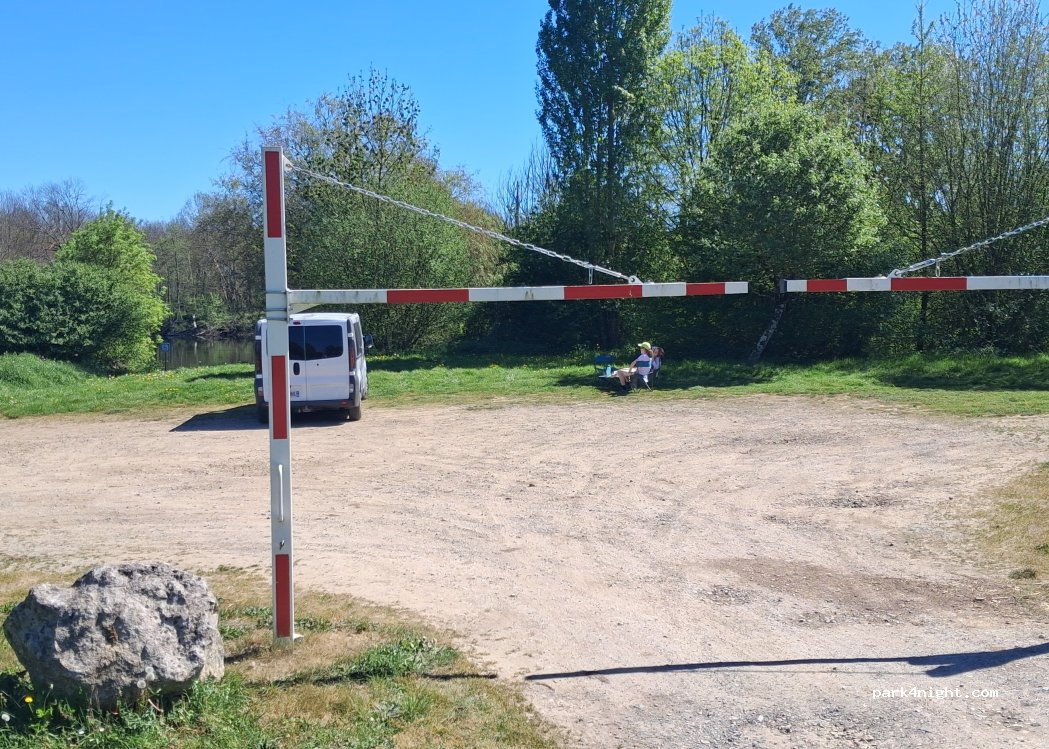 (86300) Chauvigny - D 8 — foto 3