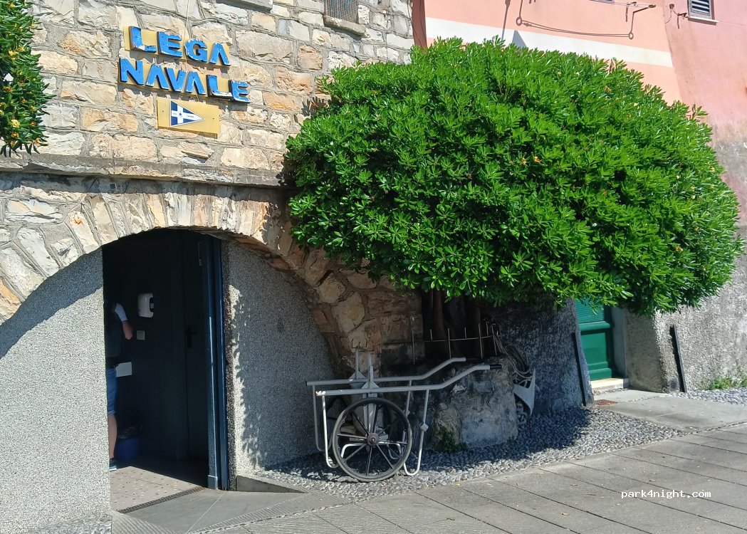 (16082) Camogli - Via Scalo al Porto — foto