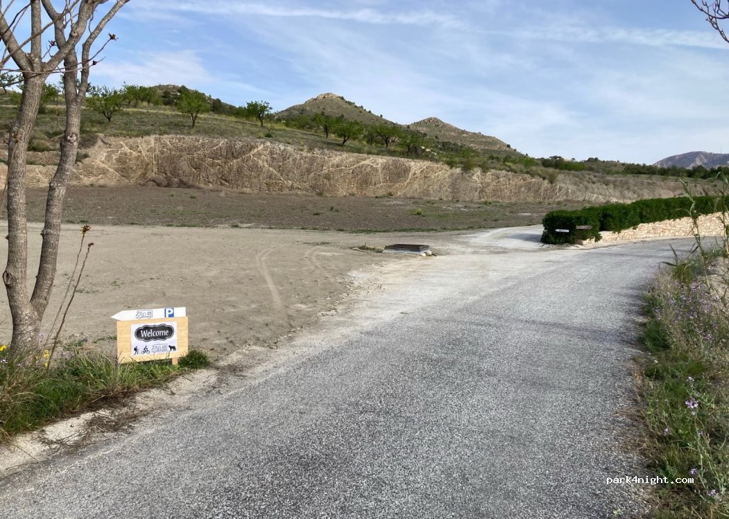 Aparcamiento de Autocaravanas Lo Bulle Oria — foto 2