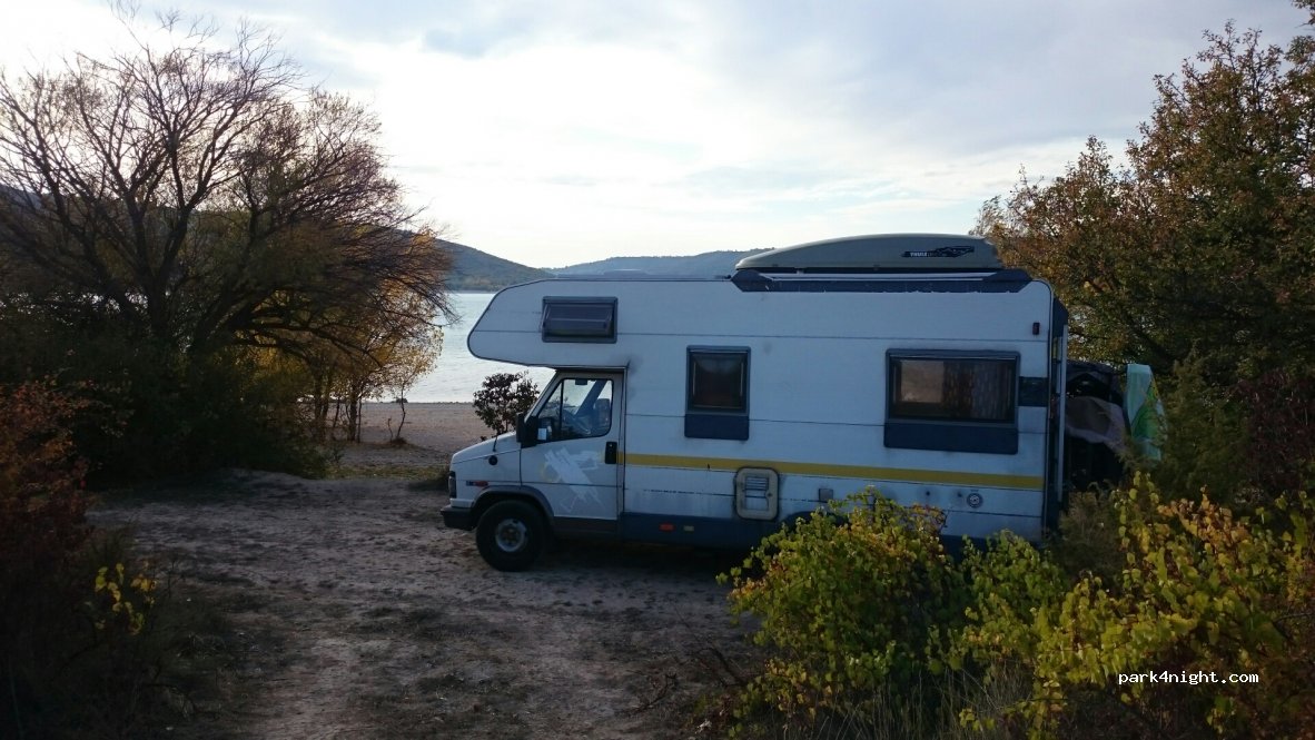 (83630) Les Salles-sur-Verdon - Unnamed Road — foto