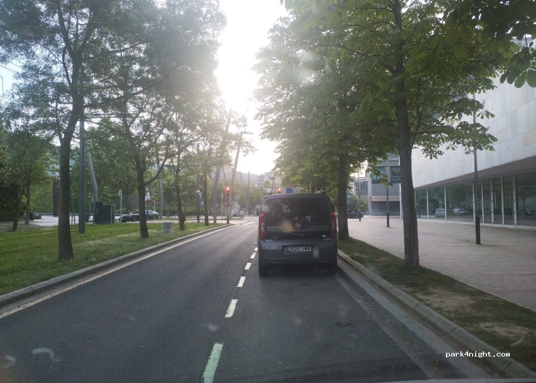 (48071) Bilbao - Abandoibarra etorbidea - Avenida Abandoibarra — foto