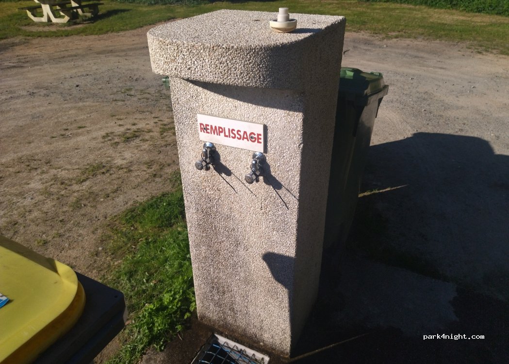 (29400) Lampaul-Guimiliau - Route de Morlaix — foto 3