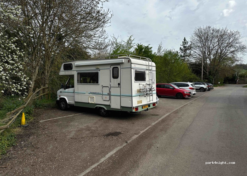 (RG8 9NH) Lower Basildon - Unnamed Road — foto