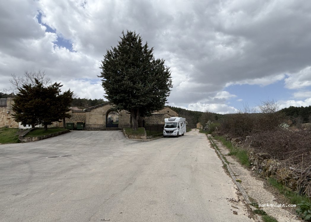 (09693) Regumiel de la Sierra - Paseo de Ntra. Sra. de Revenga, 2 — foto