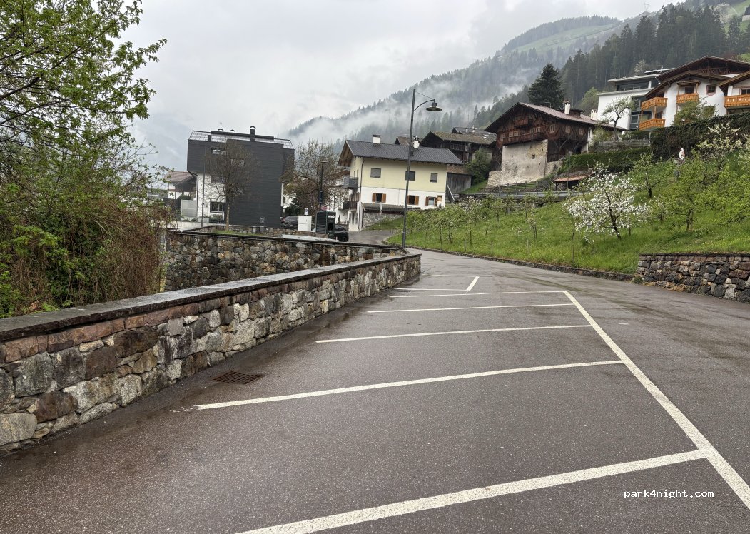 (39010) St. Pankraz - San Pancrazio - Auf der Station — foto 2