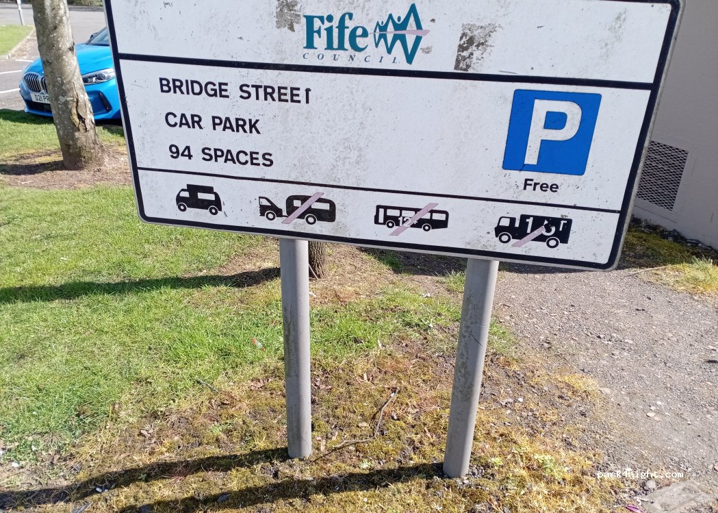 (KY4 9QJ) Cowdenbeath - McLeod Drive — foto