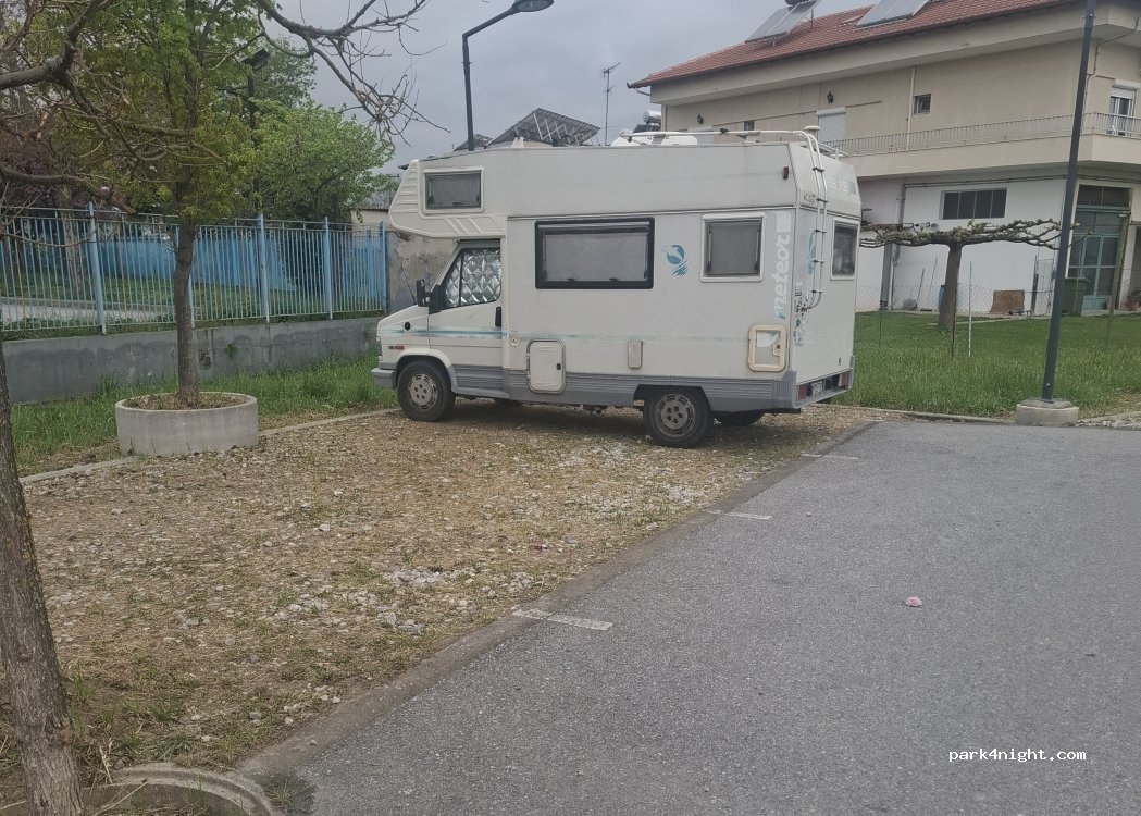 (601 00) Katerini - Πλούτωνος — foto