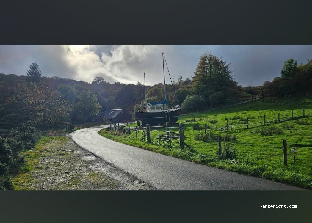 (IV51 9LQ) Portree - Camustianavaig Road — foto