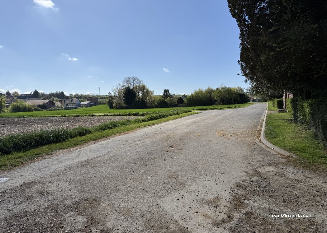 (80800) Cerisy - Rue du Calvaire — foto