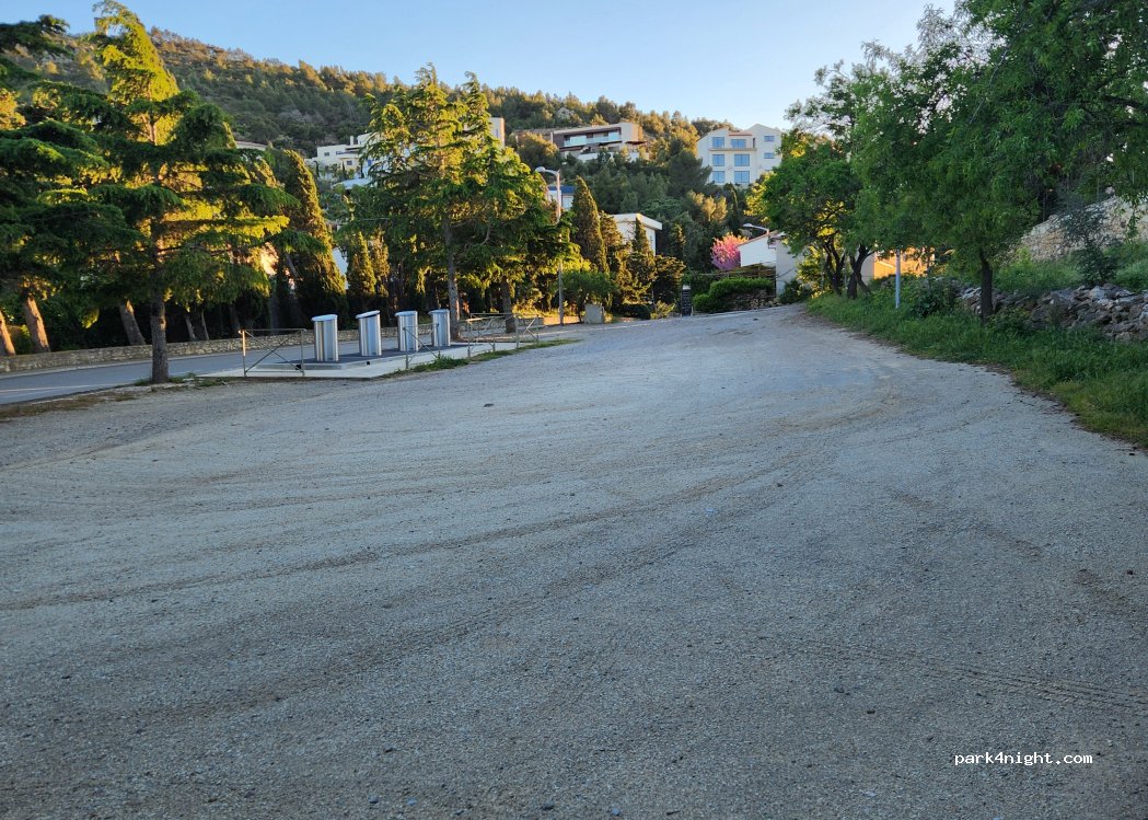 (11510) Treilles - Quartier Saint-Roch — foto