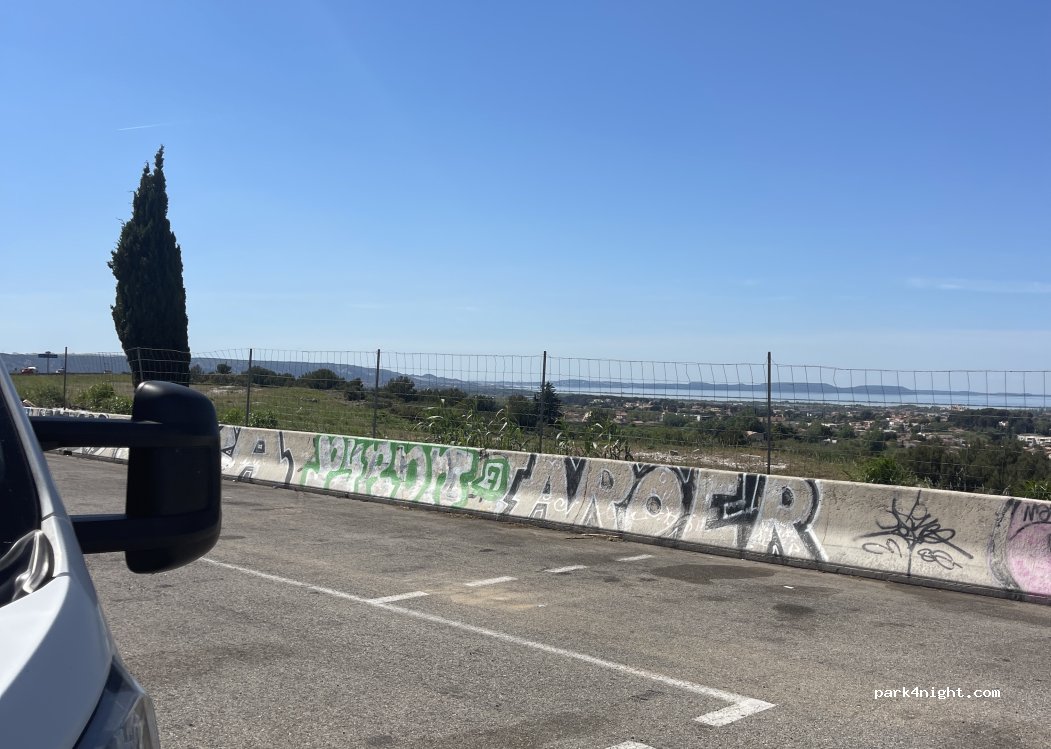 (13180) Le Rove - Aire de Rebuty — foto