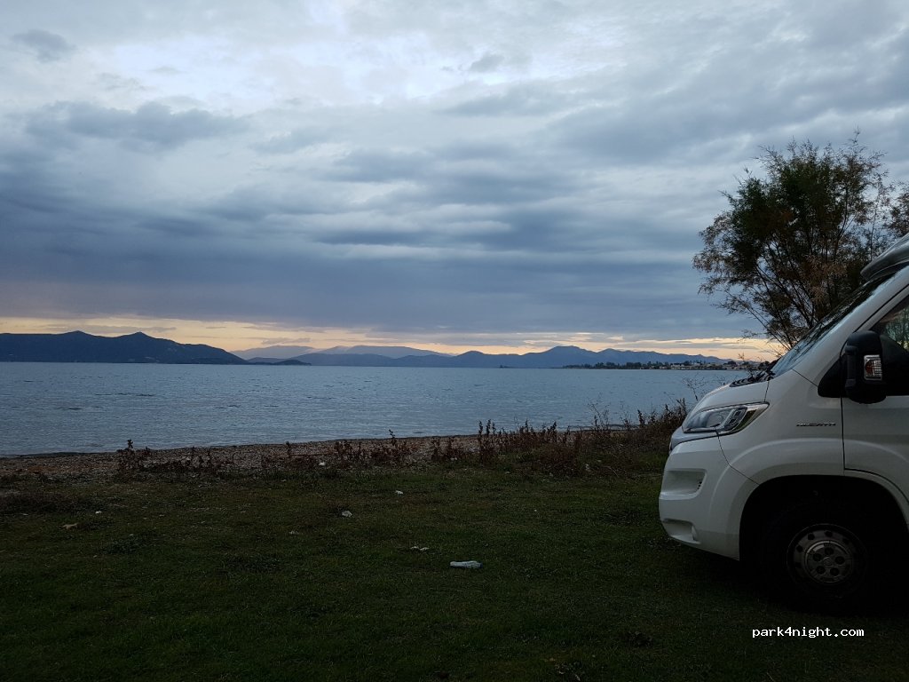 (340 12) Neos Pirgos - Unnamed Road — foto