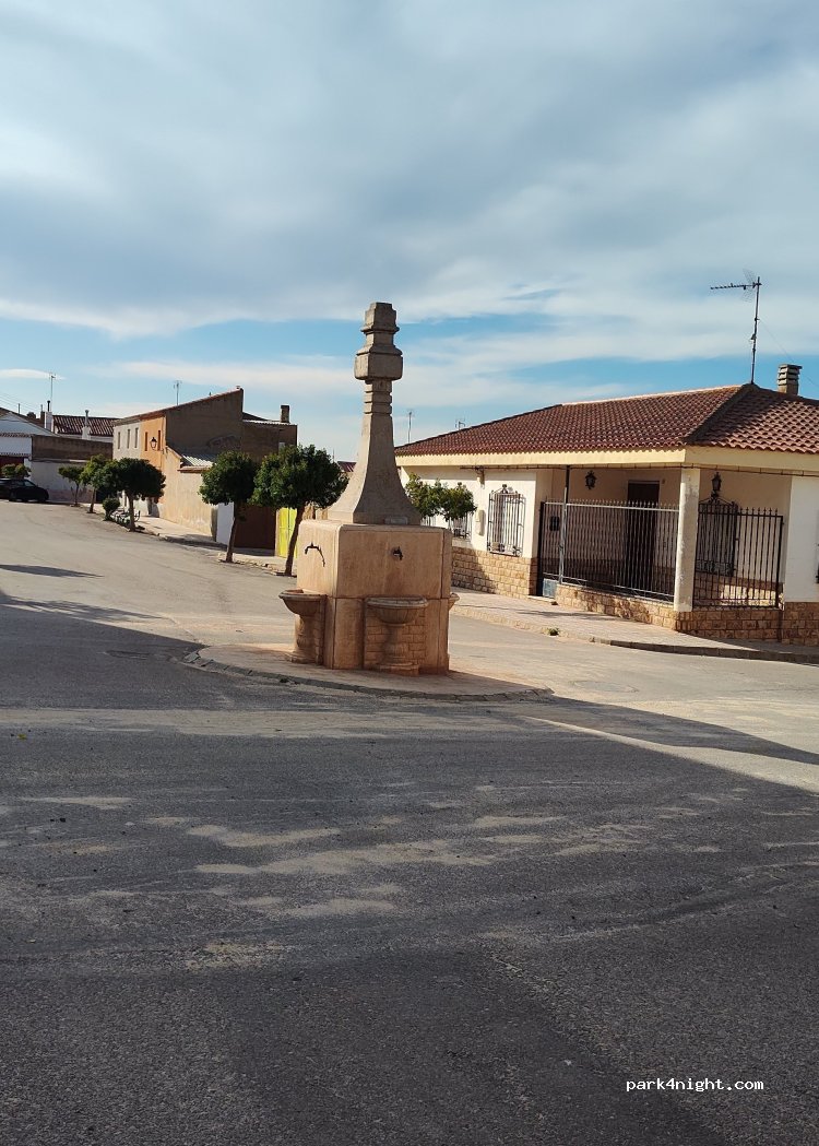 (02692) Pétrola - Calle San Bernabé — foto