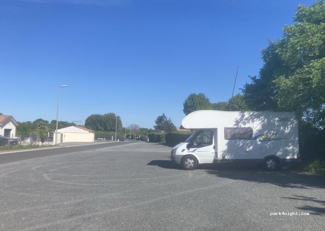 (17100) Courcoury - Route du Terrier de la Fade — foto