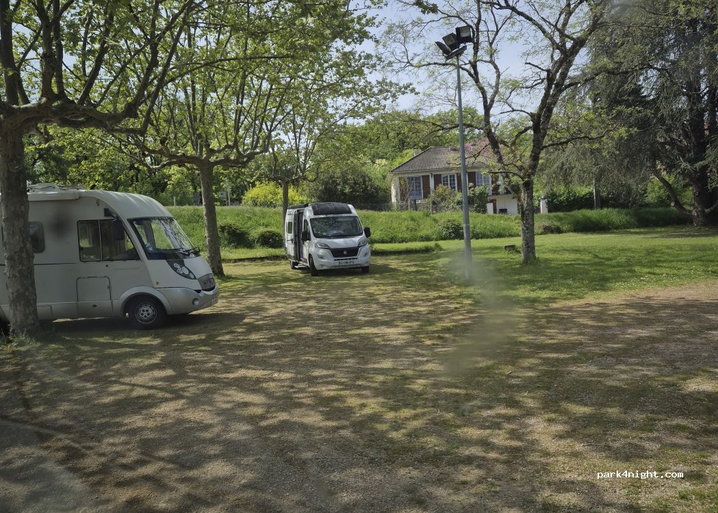 (46260) Limogne-en-Quercy - Avenue de Cahors — foto