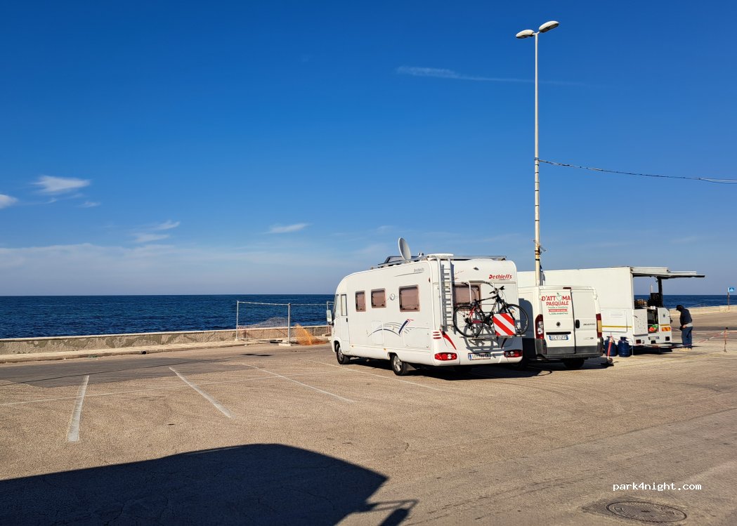 (70127) Giovinazzo - Lungomare Cristoforo Colombo — foto