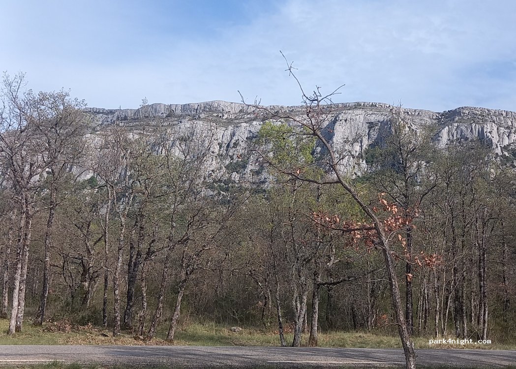 (83640) Plan-d'Aups-Sainte-Baume - D 80 — foto