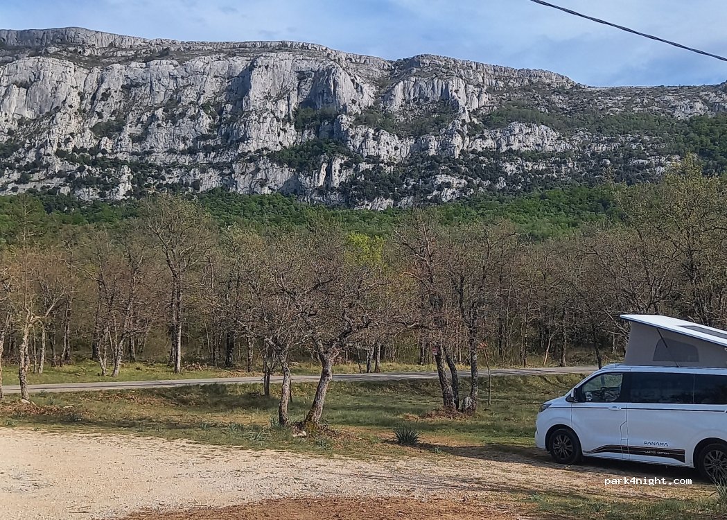 (83640) Plan-d'Aups-Sainte-Baume - D 80 — foto 3