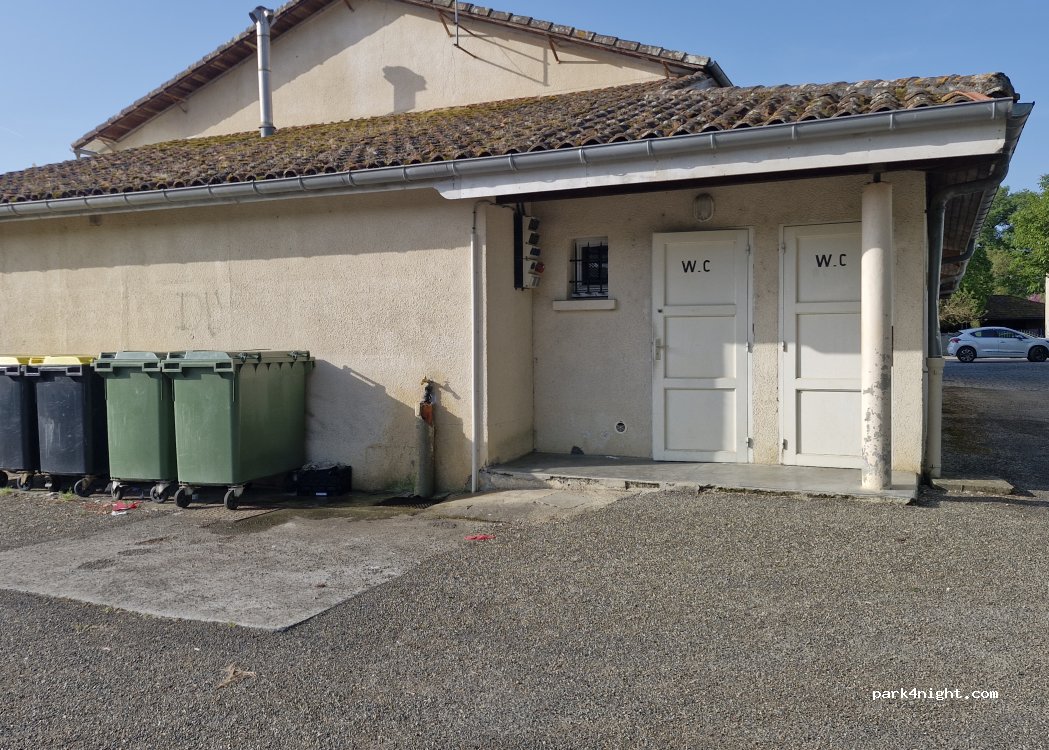 (32190) Saint-Jean-Poutge - Rue du Corps Franc Pommies — foto