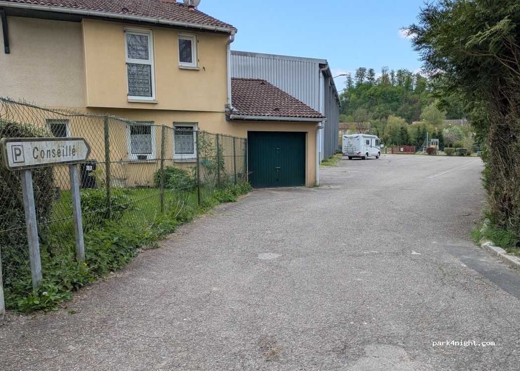 (51800) Vienne-le-Château - Rue Neuve — foto