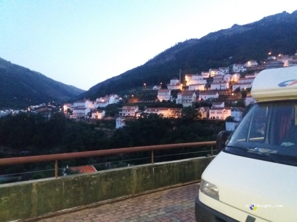 (6260) Manteigas - Rua 1 de Maio — foto 4