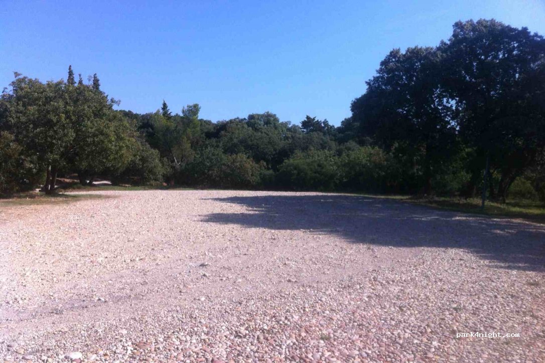 (26790) Suze-la-Rousse - La Garenne — foto
