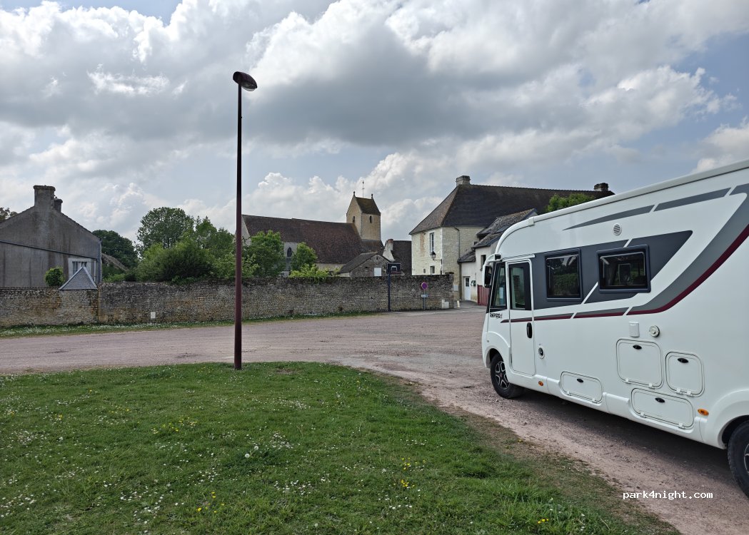 (61210) Neuvy-au-Houlme - Le Bourg — foto 2