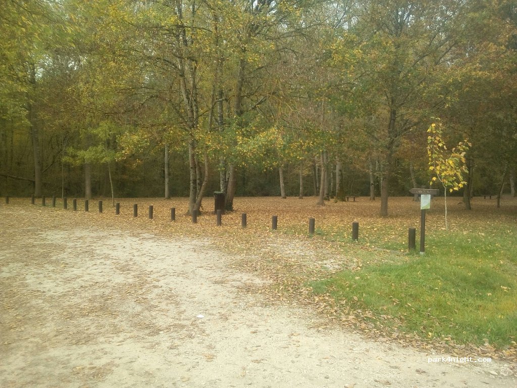 (32450) Saint-Elix - Unnamed Road — foto