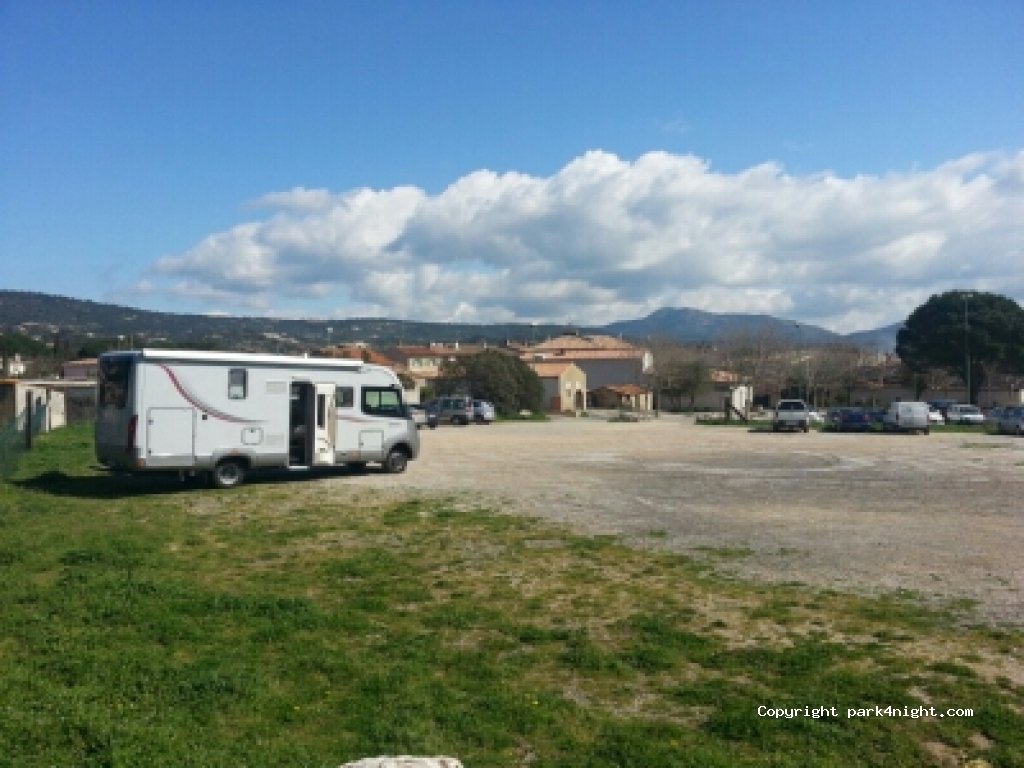 (83120) Le Plan-de-la-Tour - Rue Cardenille — foto