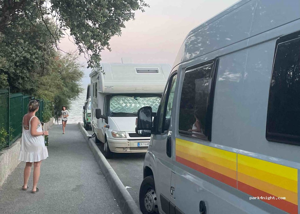 (83370) Fréjus - 37 Avenue Jean-François Millet — foto 3