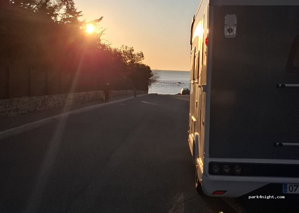 (83370) Fréjus - 37 Avenue Jean-François Millet — foto 5