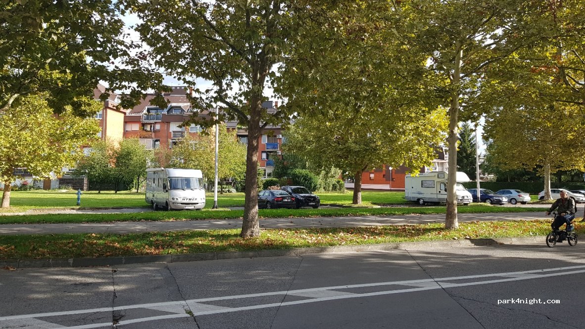 (10000) Zagreb - 35 Jarunska ulica — foto