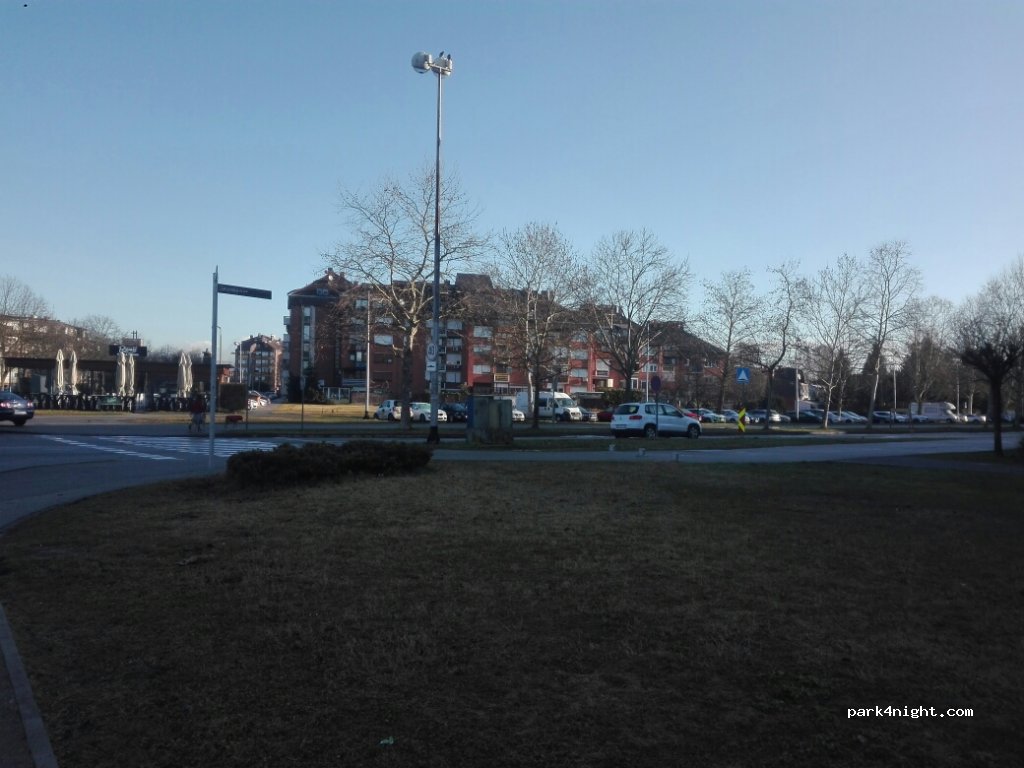 (10000) Zagreb - 35 Jarunska ulica — foto 2