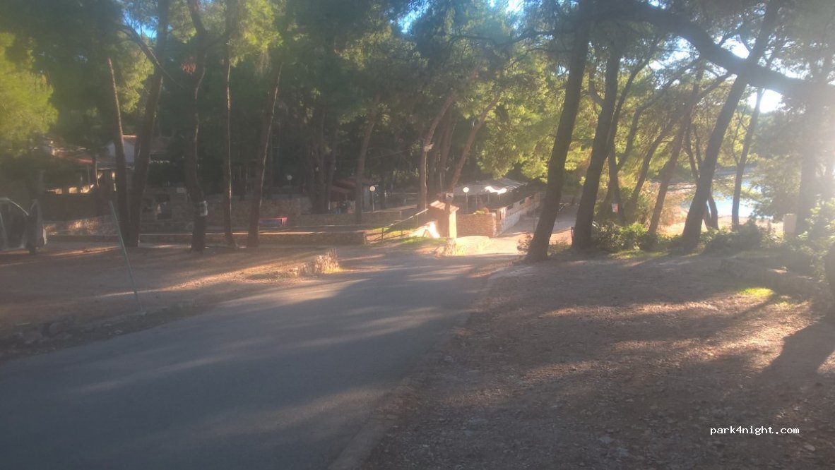 (21463) Vrboska - Unnamed Road — foto