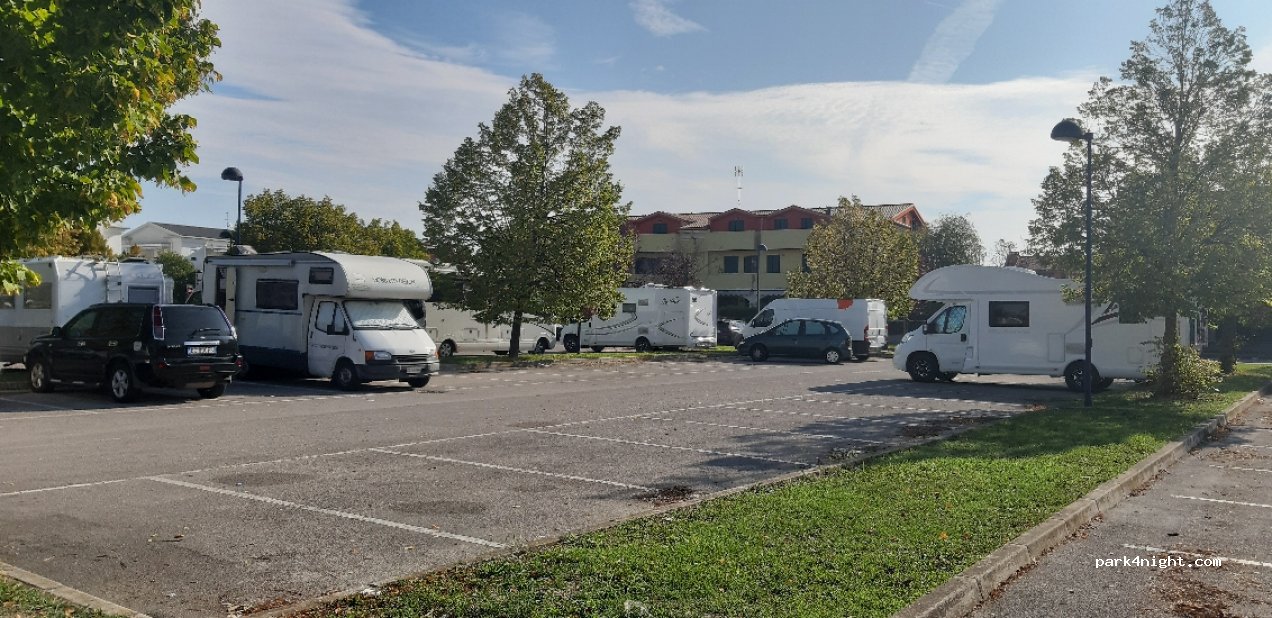 (35031) Abano Terme - 21 Via Gaspare Gozzi — foto 2